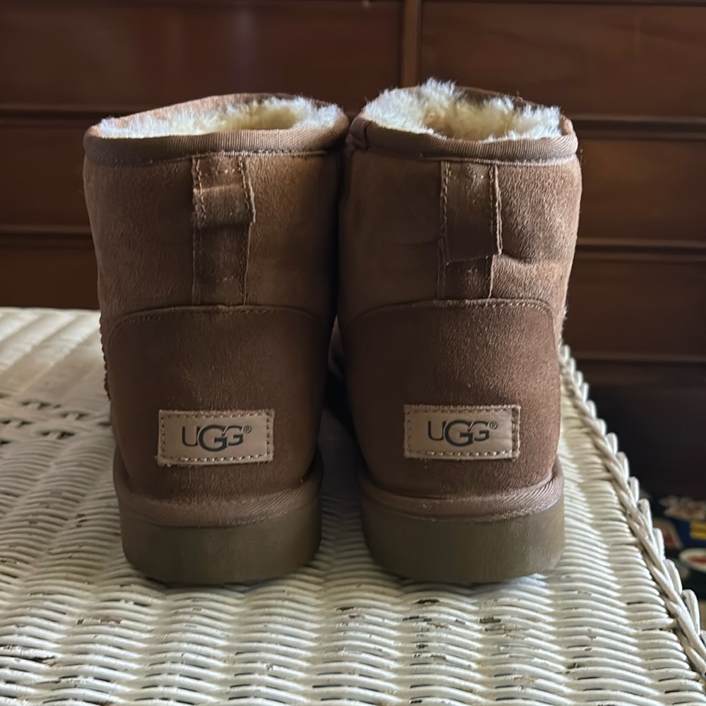 Unisex size 41 short UGGs